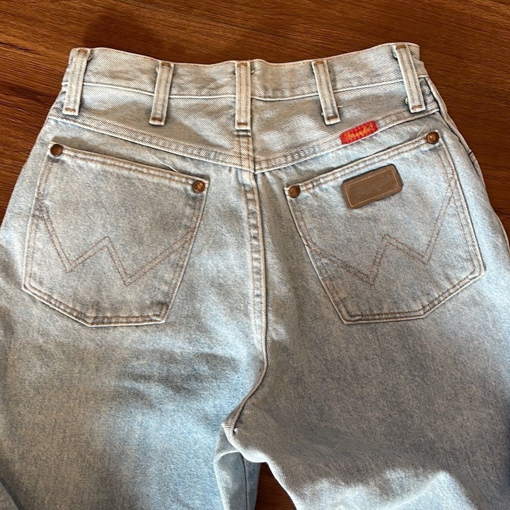 Vintage Wrangler highrise Jeans from Urban Renewal - Picture 4 of 12